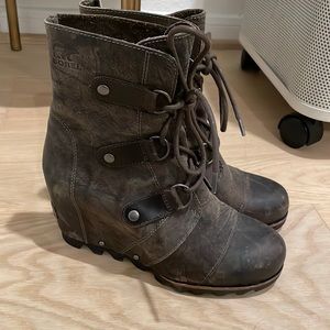 Sorel Joan of Arctic wedge brown leather